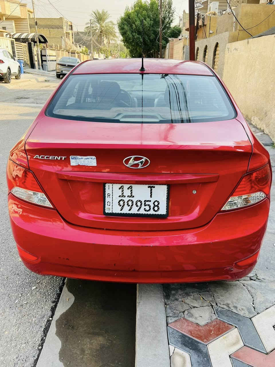 السلام عليكم
اكسنت للبيع الموديل 2014 خليجي مكفوله من الحادث 
(حداديه جديده/مشط ستيرن جديد/تايرات بحاله جيده جداً/منضومه تبريد وتدفئه بحاله ممتازه/عليهه ادامه حساسات ونوزلات وبلكات جديده/دسكات وبنزات جدد قبل سبوعين شديتهن/باتري قبل شهر/قاعده فيت بامب جديده)
السياره باسمي سنويه وهزه جديده
السعر/90$
العنوان بغداد
للاستفسار(***********)
