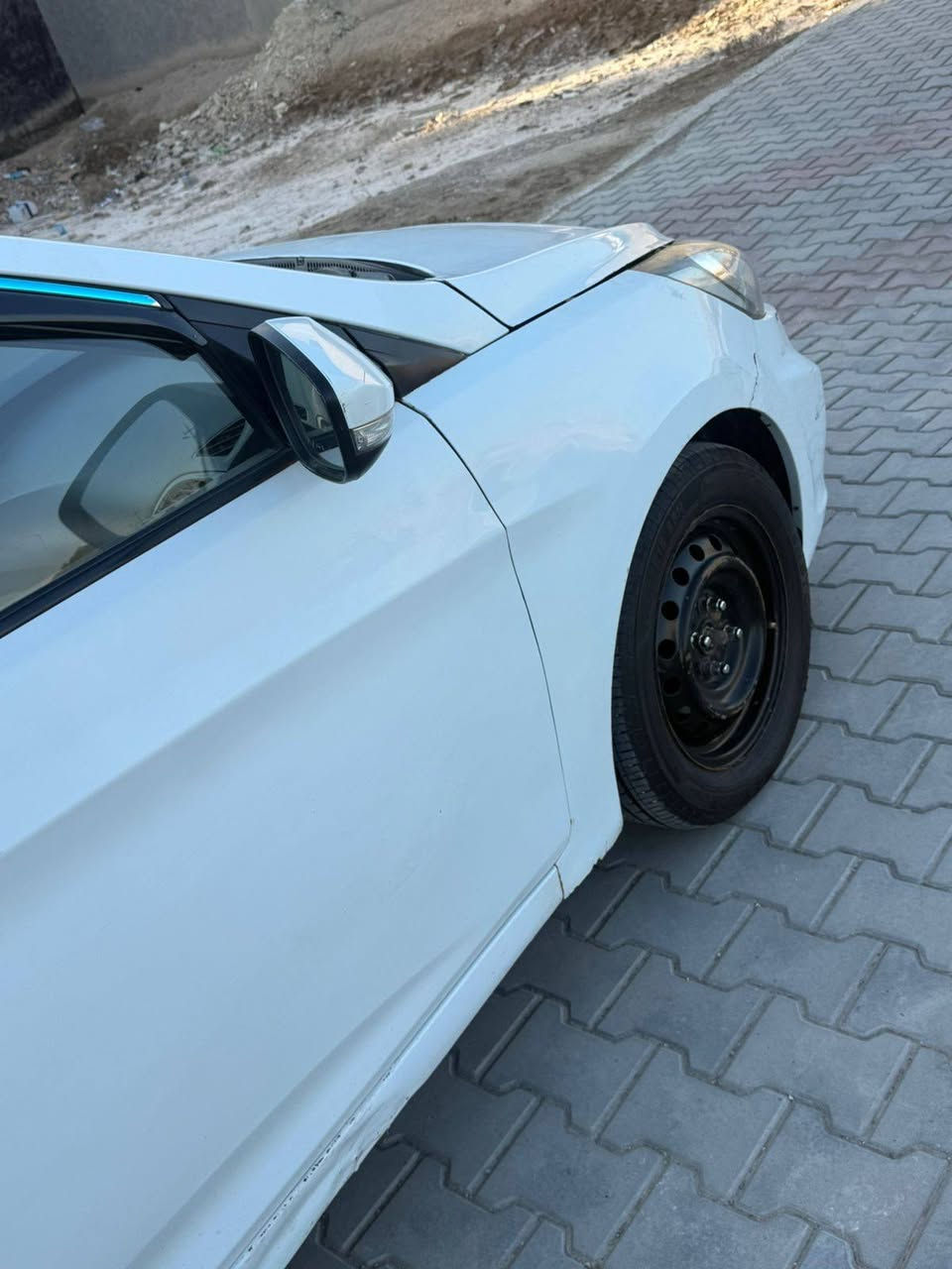 للبيع اكسنت مديل 2014 خليجية
موصفات عادية محرك 1400 دكشن عالي كير امبدل ايتي 
جديدة حلوة نظيفة كير محرك حدادية تبريد حادث ما بيها بس بيها رشات بل بابين او الجاملغ الامامي جهت اليمين وسنوية جديدة ورقام ذي قار دولي وتحويل مباشر بسمي مشروع وطني مكانه كوت واسط باقي التفاصيل ***********
