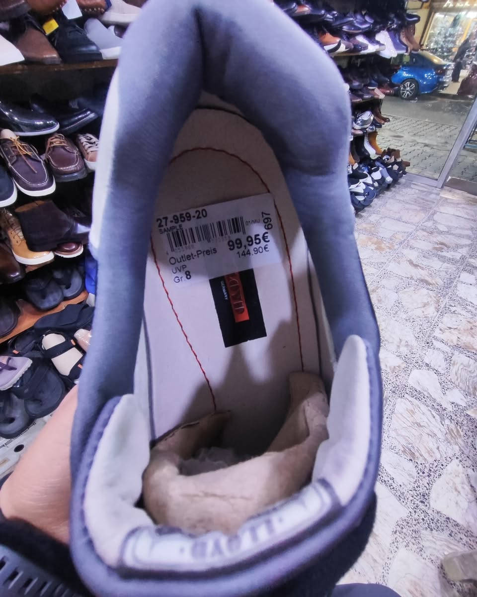 ماركة LLOYD صناعة ألمانية حديثة 
قياس ٤٢ 
المكان كرادة داخل مجاور دايموند مول في فرع علاء حداد محل الأيطالي الايطالي


**إذا كنت صاحب هذا الإعلان وتريد حذفه لأي سبب، رجاءا أرسل رسالة إلى الدعم الفني**