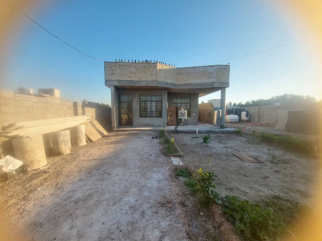 سلام عليكم بيت للبيع مساحه 1000 متر عقد زراعي 17 نهايت الشهداء شاخه 6 _ ***********
