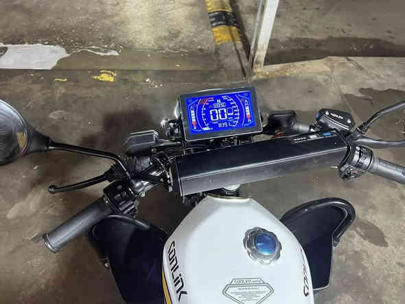 سلام عليكم شباب دراجة البيع موديل ٢٥ دراجة جديدة مثل ما بصورة دراجة مشتريهة من معرض صارلهة ٧ تيام ما بيهة اي نقص العنوان حواس حي أم البنين سعر ٩٥٠مجال بصيط ولمو شراي لا يتعبني رحمة الوالديكم رقم ***********
