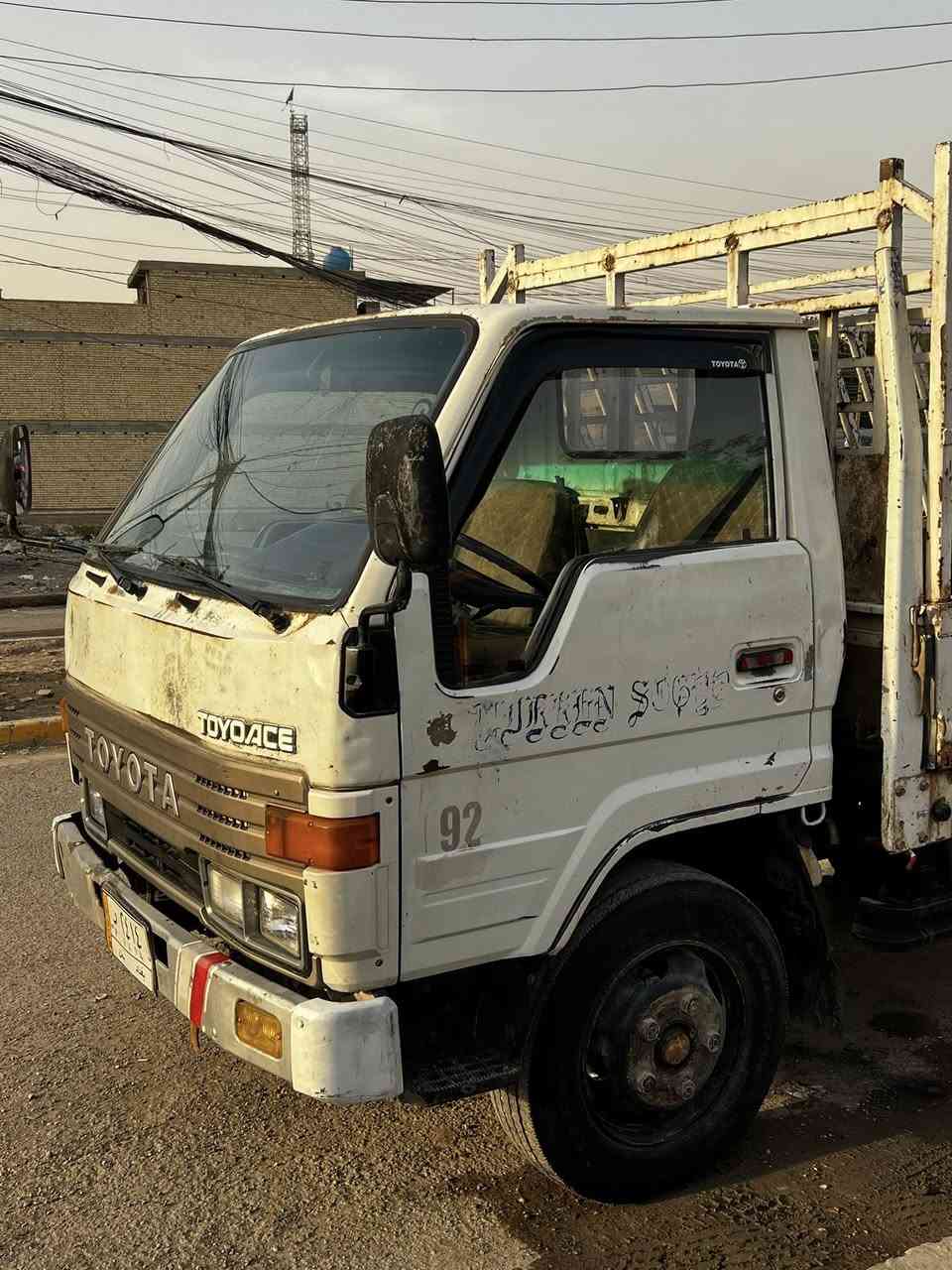 سلام عليكم  كنتر تيوتا للبيع  موديل 1992.  السيارة بسمي تخم تاير جديد السعر 60 ويبهة مجال بكان بغداد الحرية الرقم *********** غير متواجد عل فيس
