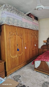 غرفة نوم • للبيع
