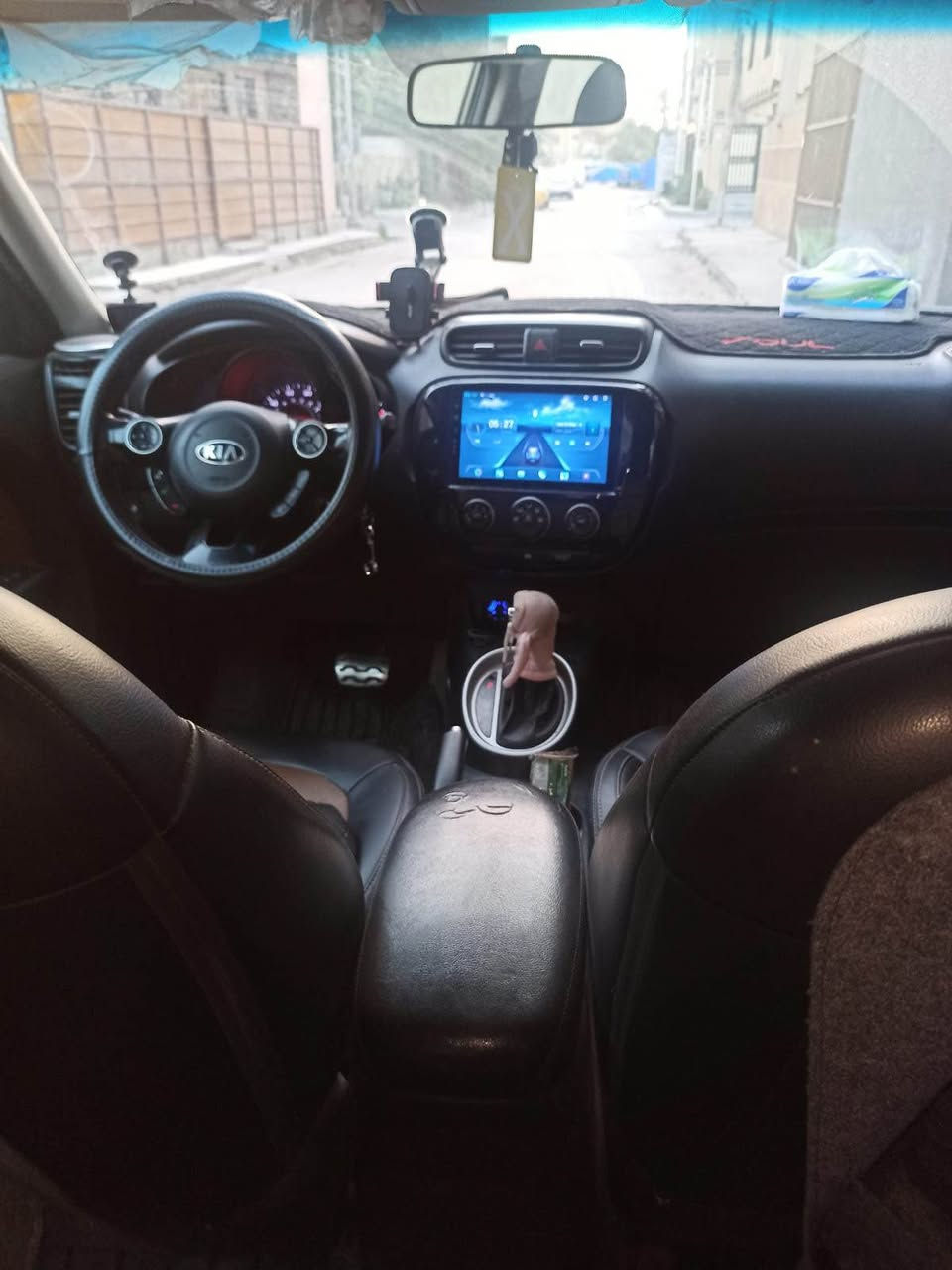 كيا سول موديل 2015  نضيفه  ماشيه ٦٨  المحرك كلش حلو ١٦٠٠  السياره جاهزه مابيهه اي نقص  مابيه ضربه  بس ب الجاملغ صبغ  ماكو اي شي   ***********بالداخل  و الستيرن فول مالتهه بغداد, العراق
