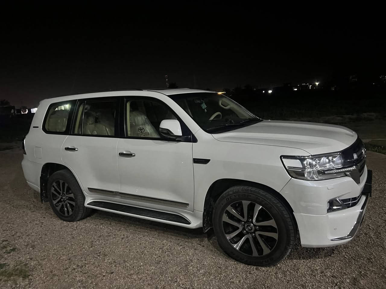 أ سلام عليكم سياره لاندكروز  موديل 2016 بريم محرك 8 تخم تاير سياره مكفوله ***********
