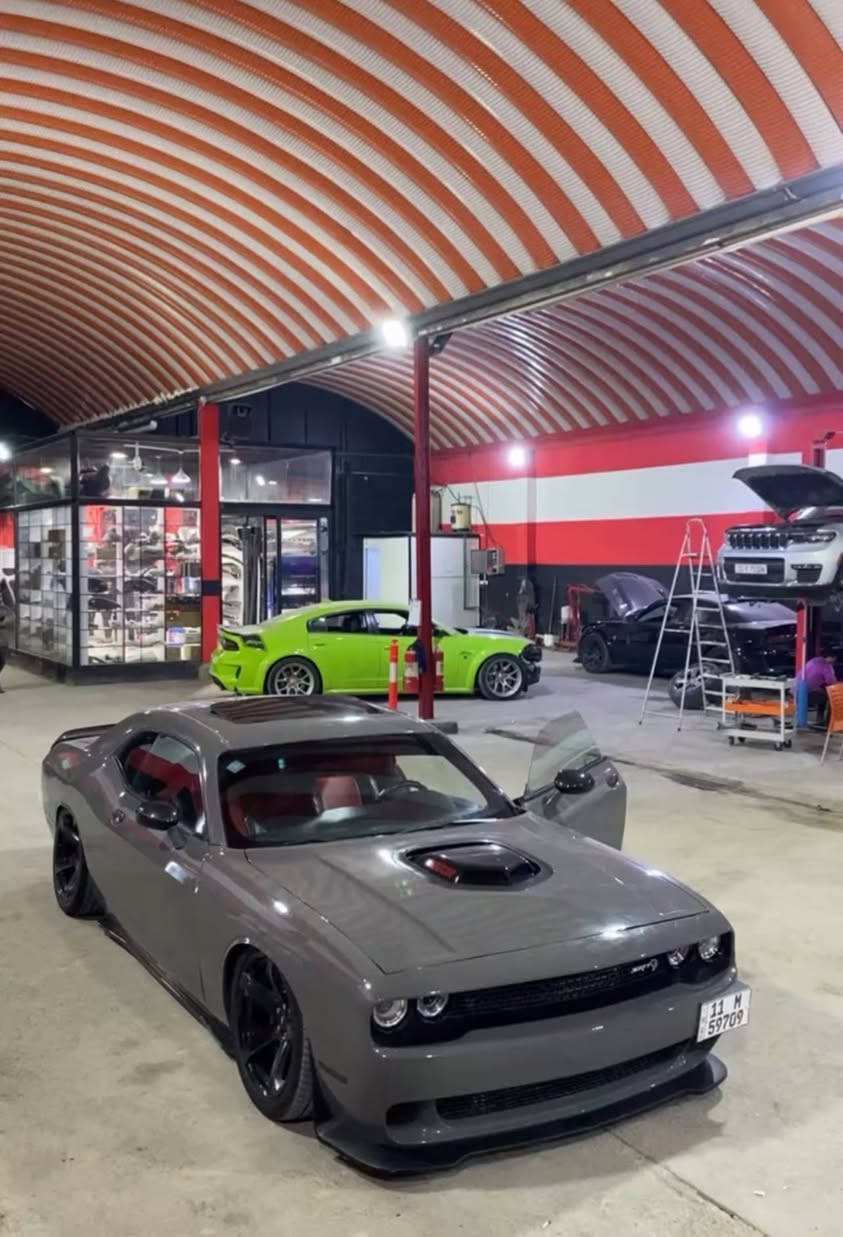 اصل مديل وشيكر2017
📍سلايد روف
📍شاشه كبيره
📍لاونج كونترول
📍ويل نجمه
📍اضافات كاربون فايبر
📍كشنات جلد حظن
📍جكات اير بفت S3
📍هدرز لونگ
ماشيه 69 ميل 
2017 
مصبوغه حزام
نقص: صدر امامي وتنفيس بجوبلس الامامي 
وعليهة غرامات تنزل من سعر السيارة
مكاني بالنجف حي الامير 
غير متواجد علنت
اتصال فقط ***********
السعر 155 وبيهة مجال بسيط
