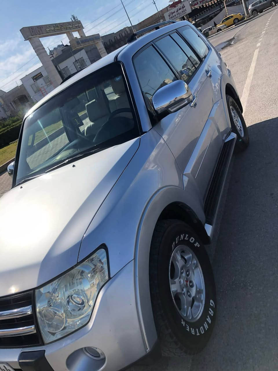 باجيرو 2008 ,سعر 125 ورقة، بدون صبغ كلشي بشرط،واتساب/ *********** ،كير و محرك بشرط , سيارة باسمي سنوي جديد لحد 2031 وفحص و هزة جديد ,مواصفات 
7 راكب ،محرك 6 سلندر ، 3 مقعد ، تبريد مركزي ،شاشة ايباد و كاميرة، مراية شفط كهربائي ،دبل اكسل 4x4 ,مكان اربيل
بدون مراوسة أربيل, العراق
