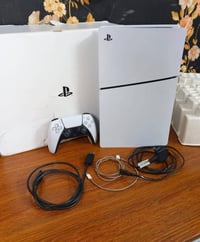 بلي 5 نظيف 100/100 اخو الجديد صارلي شهر من اشتريته كامل ملحقات كلها اص...