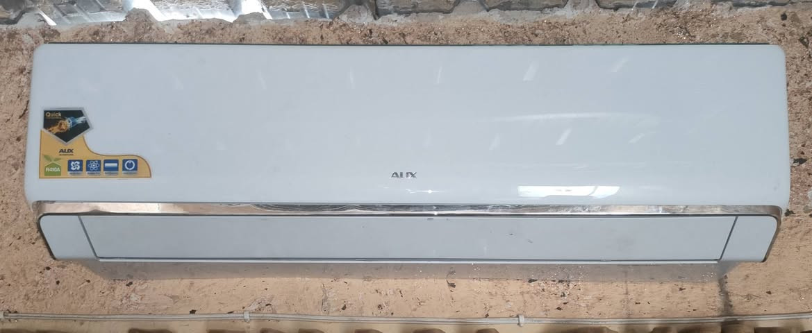 🔥 للبيع سبلت AUX 2 طن 24000 BTU - بارد/حار - كفاءة B - مستعمل نظيف 🔥
التفاصيل:
- النوع: سبلت جداري AUX تايلندي
- الحجم: 2 طن = 24000 وحدة تبريد BTU/h 
- الموديل: AS + H26ST-... 
- الوضع: بارد + تدفئة 
- الحالة: تبريد قوي ثلج، ماطور وكالة مابي صوت، الغاز منقص ربع مال تنفيس
- الملحقات: القطعة الداخلية + الخارجية + الريموت
السعر: 475 ألف دينار وبي مجال كلش بسيط
المكان: [اكتب منطقتك/المحافظة]

للاستفسار: ***********
