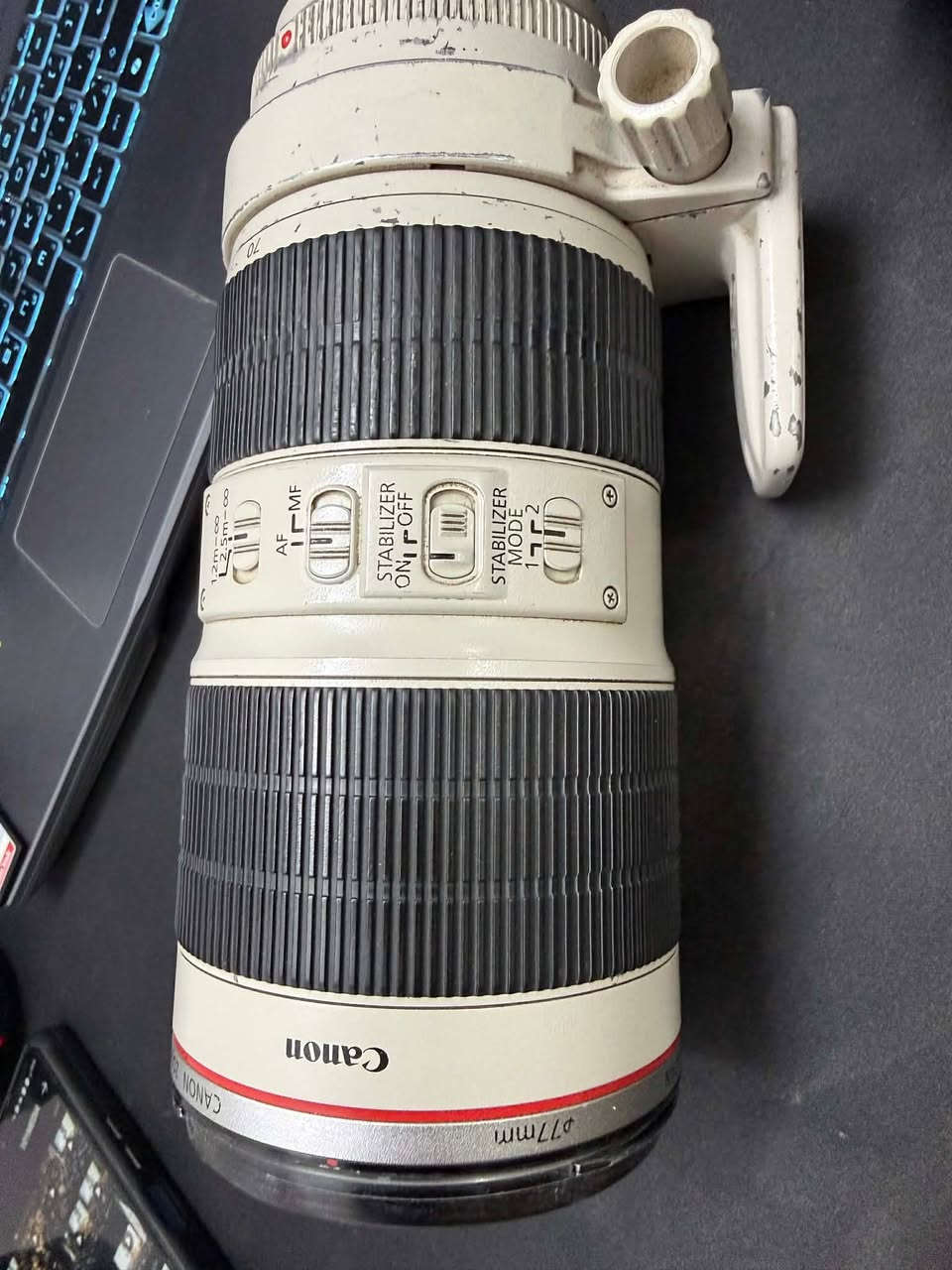 للبيع – عدسة Canon EF 70-200mm f/2.8L IS II USM (الإصدار الثاني)
عدسة احترافية معروفة بحدة الصورة وسرعة التركيز، مناسبة لتصوير المناسبات، البورتريه، الرياضة، والحياة البرية.

المواصفات:

- الموديل: Canon EF 70-200mm f/2.8L IS II USM

- الإصدار: الثاني (Mark II)

- الحالة: ممتازة ونظيفة

- تعمل بكفاءة تامة دون أي ملاحظات

الملحقات:

- الهود الأصلي

- جنطه  الأصلية

- الكارتون

، واتساب 

***********
