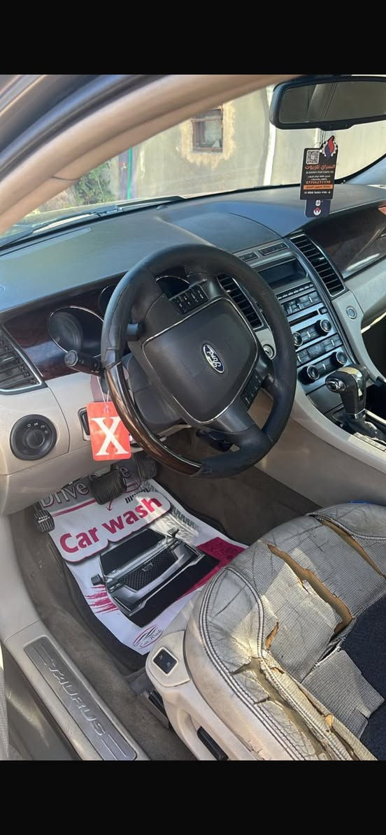 فورد تورس ٢٠١٢حادث باب سايق مبدل او بيها طخات بارد *********** السعر ٨٠
