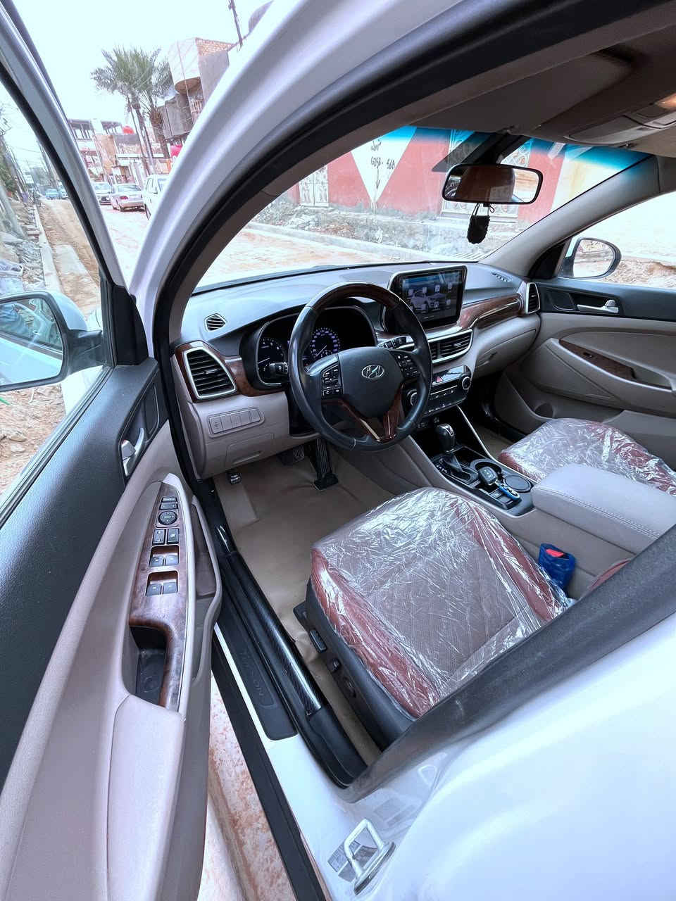 السلام عليكم من رخصه الادمن المحترم
توسان موديل 2019 خليجي رقم بغداد الجديد بأسمي

مكفوله كفاله عامه محرك والكير ايضاً بوضع الشركه 

كامل مواصفات ماعدا البنراما ماشيه 109 اصل

مواصفات السياره : بصمه + خمسة عدسات دواره 

جلد لونين + كراسي 2 كهرباء وصاج

شاشه كبيره اندرويد + كامره اماميه وخلفيه دواره 

حساسات امامي وخلفي ترحيب ونقطه بيضاء 

السعر : 200 ورقه

رقم الهاتف : ***********
***********

مكان السياره بابل شارع 60
