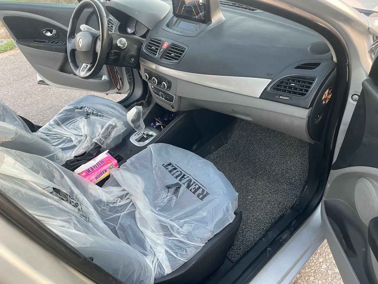 السلام عليكم رينو فلونس موديل ٢٠١٢ رقم بابل بسمي تحويل مباشر رايدهة ب ٧٥ ورقة وبيها مجال مكاني الديوانية ***********
