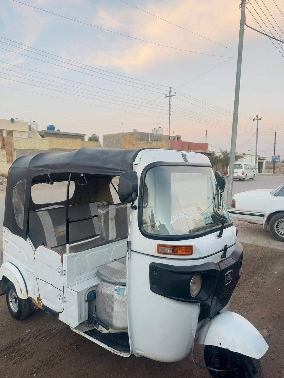 تكتك للبيع 21
رقم بغداد بسمي 
مكاني بغداد سبع اقصور 
سعره 7  وميتين
وبيه مجال 
***********
