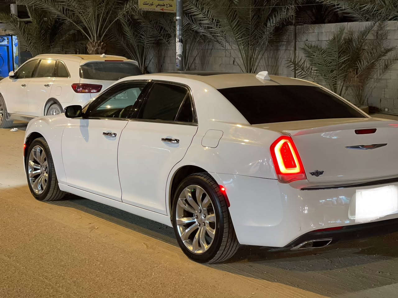 اوباما 2018 معلايه 21 رقم بغداد بأسمي سياره جاهزه من كلشي 
محرك 6 محرك كير حداديه تبريد جاهزه من كلشي 
حادثه صبغ جاملغ امامي فقط بدون تبديل وبدون اي دواخل 
وبيه طخه بل الباب الخلفي وبدلته والقديم موجود سياره جديده كلش سعر مال بيع ١٧٩ورقه سعر مال بيع مكان سياره ناصريه ***********
