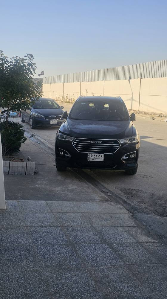 للبيع: هافال HAVAL H6 فوول 1\1 
 رقم بغداد – تحويل مباشر باسمك
 مواصفات 2020 مسجلة نهاية2019.
 الموقع: النجف الأشرف 

 ابرز المميزات الفنية والتقنيات
 محرك: 2000 تيربو بقوة 197 حصان وعزم دوران 350نيوتن متر
 كير: 7 نمر أوتو دبل كلج ماركة ZF الألمانية 
 أنظمة القيادة: 3 وضعيات ممتعة للقيادة وكذلك للمقود (الستيرن) 

المواصفات الداخلية:
مقاعد جلد نابال الفاخر، مع نظام تدفئة (وايضا تدفئة بالمقود)
6 وسائد هوائية لضمان السلامة
شاشة عرض وتحكم إلكترونية
مسند وسطي متحرك حسب راحة السائق
إنارة داخلية محيطية ليلية
كرسي السائق مزود بذاكرة بثلاث وضعيات
نظام تثبيت مقاعد الأطفال

 الرفاهية:
 بانوراما بثلاثة وضعيات مع بردة سقف
دخول ذكي بصمة
 مري شفط مع إشارات جانبية مع ليزر ارضي بشعار هافال
 نظام صوتي بـ10 سماعات
 مكيف ثنائي التحكم مع منافذ USB
 تحكم كامل بالمرايا كهربائياً بكير تحكم
نوافذ الأبواب كلها بصمة
 تدفئة المقود مع نظام كروز كونترول
 نظام اصطفاف ذاتي بوضعيتين حسب الرغبة

 أنظمة السلامة:
 كاميرات محيطية
 رادار محيطي وحساسات
 نظام النقاط العمياء والمحافظة على المسار
 تشغل 4 إشارات تحذيرية تلقائيا عند دخول مطب مفاجئ.. والمزيد. 

 الإطارات والإضاءة:
 إطارات بحجم 19 مع إير ديفوزر خلفي باللون الرصاصي
 إضاءة نهارية LED ولايتات زينون

 الصندوق الخلفي:
 يدوي بسعة 800 لتر

 أنظمة إضافية:
 مساحات زجاج حساسة للماء تعمل تلقائياً

 الصيانة والحالة:
السيارة محافظ على ادامتها بزيوت توتاشي يابانية اصلية وايضا سيرفس جديد في الوكالة

* فيها قطعتين صبغ باب وبنيد اثر طخة قديمة تمت ادامتها بالشركة
 بيع مستعجل : ١٣٥ ورقة 
كير ومحرك وتبريد ودواخل وتقنيات كلها فول شرط الفحص  
واتساب للاتصال: ***********  ***********
 الموقع: النجف الأشرف النجف, العراق

