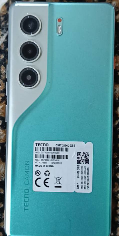 للبيع تكنو كامون 40 g5 لون اخضر ذاكره 256  غراضه كامله بي فقط كسر بسيط 
*********** الواتساب
