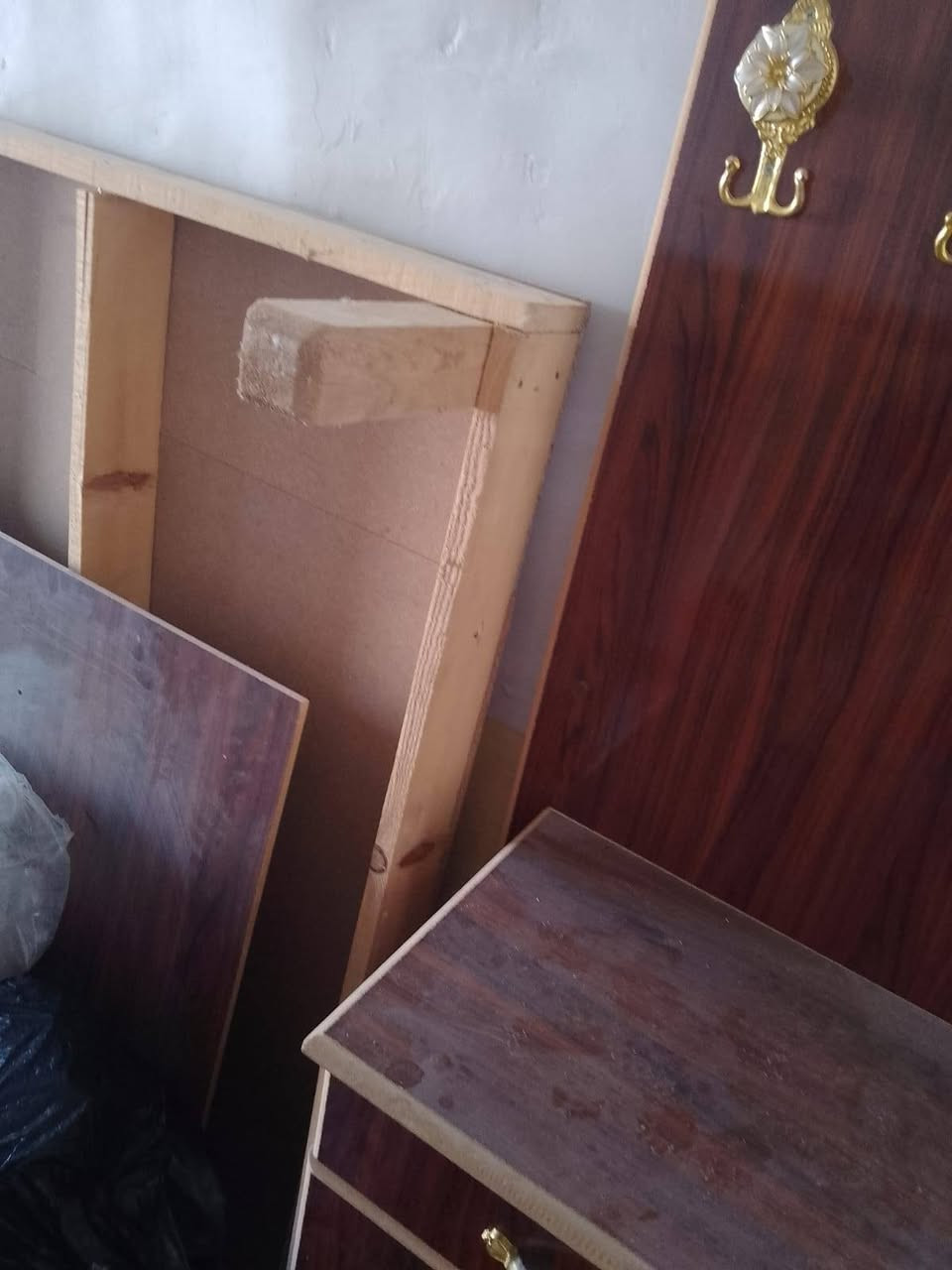 غرفت نوم للبيع للتواصل ع***********
