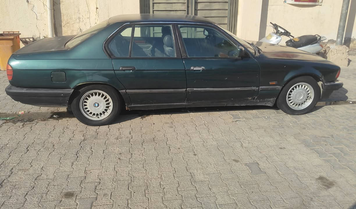 سلام عليكم بيئم 735
موديل 1992
تخم تاير حداديه جديده 

مكينه وكير نضيف 

تبريد شغال سياره جاهزه من كلشي 

***********

***********
