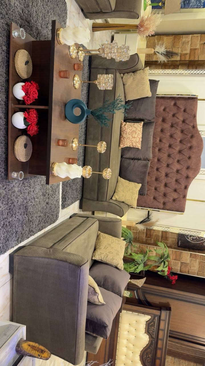 طقم كنب فخم و راقي جداً 🤍✨ ، 7 مقاعد 💺
خشب سويد 🪵 بالكامل ، اسفنج دانلوب ، قماش جيكار فاخر 👌🏻و باندا 🐼 ، تصميم مميز و عصري ✨ استخدام بسيط جداً بحال الوكاله 🤍✨
الله يبارك لصاحب النصيب 💛
(( بسعر مغري جداً 🏷️ ))


**إذا كنت صاحب هذا الإعلان وتريد حذفه لأي سبب، رجاءا أرسل رسالة إلى الدعم الفني**