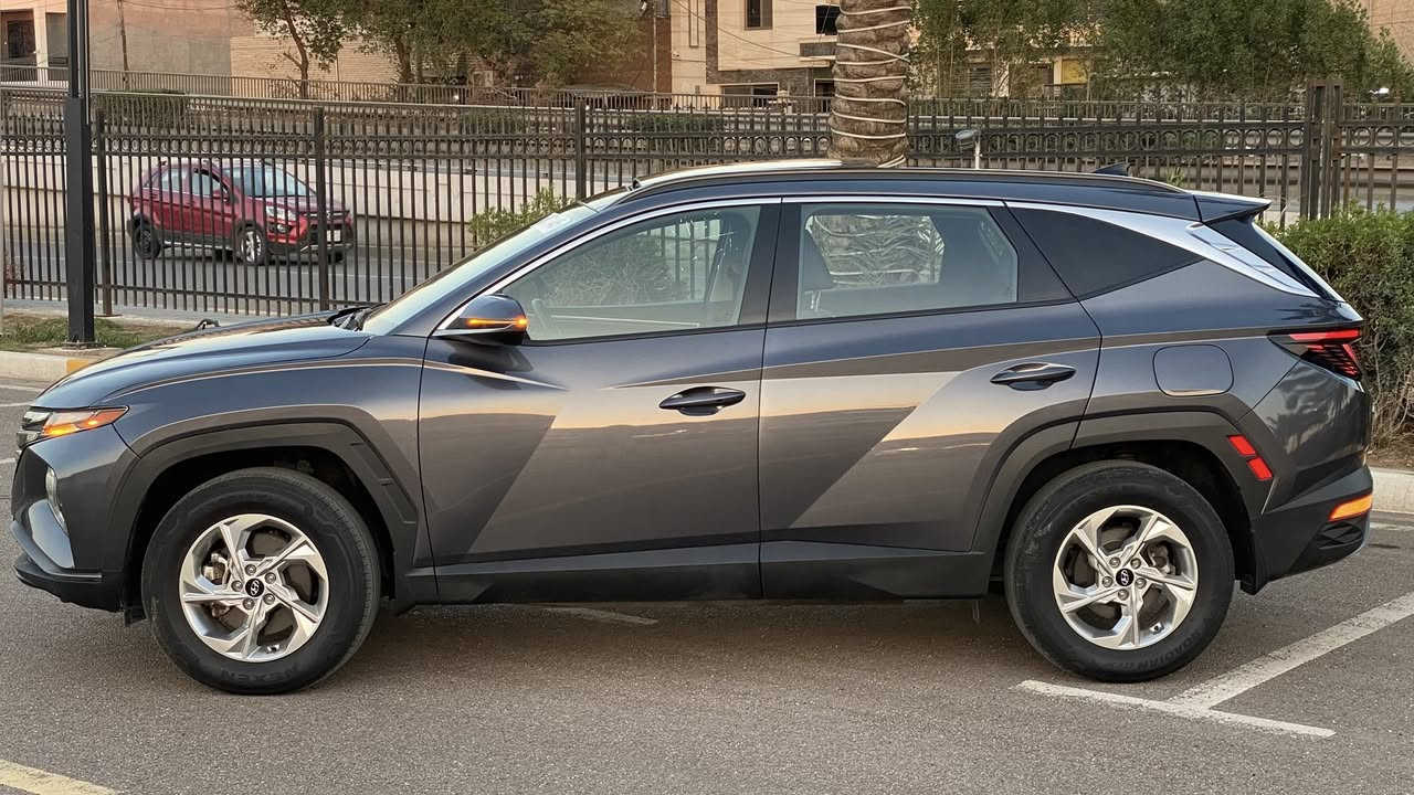 السلام عليكم ( للبيع فقط) ***********
توسان موديل 2024 وارد امريكي فول بانوراما
لونها رصاصي
دخول وترقيم جديد ( رقم اربيل تحويل ثاني يوم)
بدون قطرة صبغ بدون تبديل بدون ايرباك
( حادثها فقط تعديل pdr بارد بحافة البنيد) 
الباقي كفاله عامه شرط السونار 
الموصفات فول واذكر جزء منها 
🔹بانوراما على طول السقف 
🔹كشنات جلد بالكامل + تدفئه
🔹كشن السائق كهرباء + هاند بريك بصمه
🔹بصمة تشغيل + بصمة ابواب + جنطه كهرباء 
🔹شاشه ايباد كبيره الحجم + تبريد شاشه
🔹محرك 2500 + انظمة متعدده للقياده
🔹تدفئة مقود + فول رادار 360 درجه
🔹اشاير بالمري + نقاط عمياء 
🔹ماشيه 19 الف وبعد مماشيه بالعراق
🔹للامانه السياره جديده جدا وبعدها بريحة الشركه ( جميع الايرباكات سليمه)
🔹السعر 202 
مكاني بغداد خلف هايبر ماركت حي العامل🔹***********
