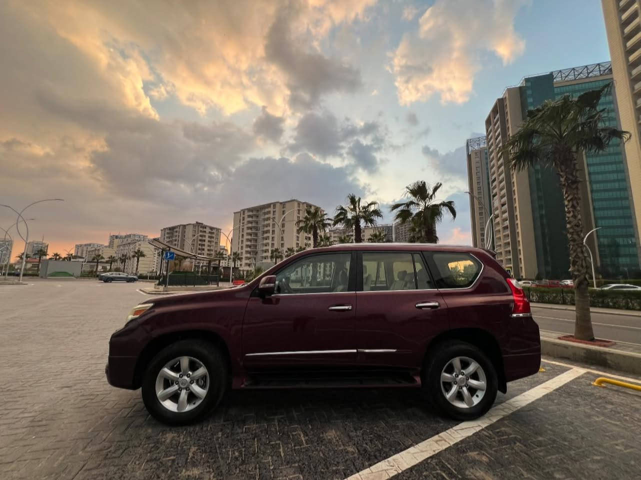 لكزيز 460GX
موديل2013
محرك 8 سلندر
بدون صبغ
كير محرك شرط علا وضع شركه
مواصفات فول فول
رقم دهوك بسمنا
عنوان اربيل
سعر 265 
***********
***********
