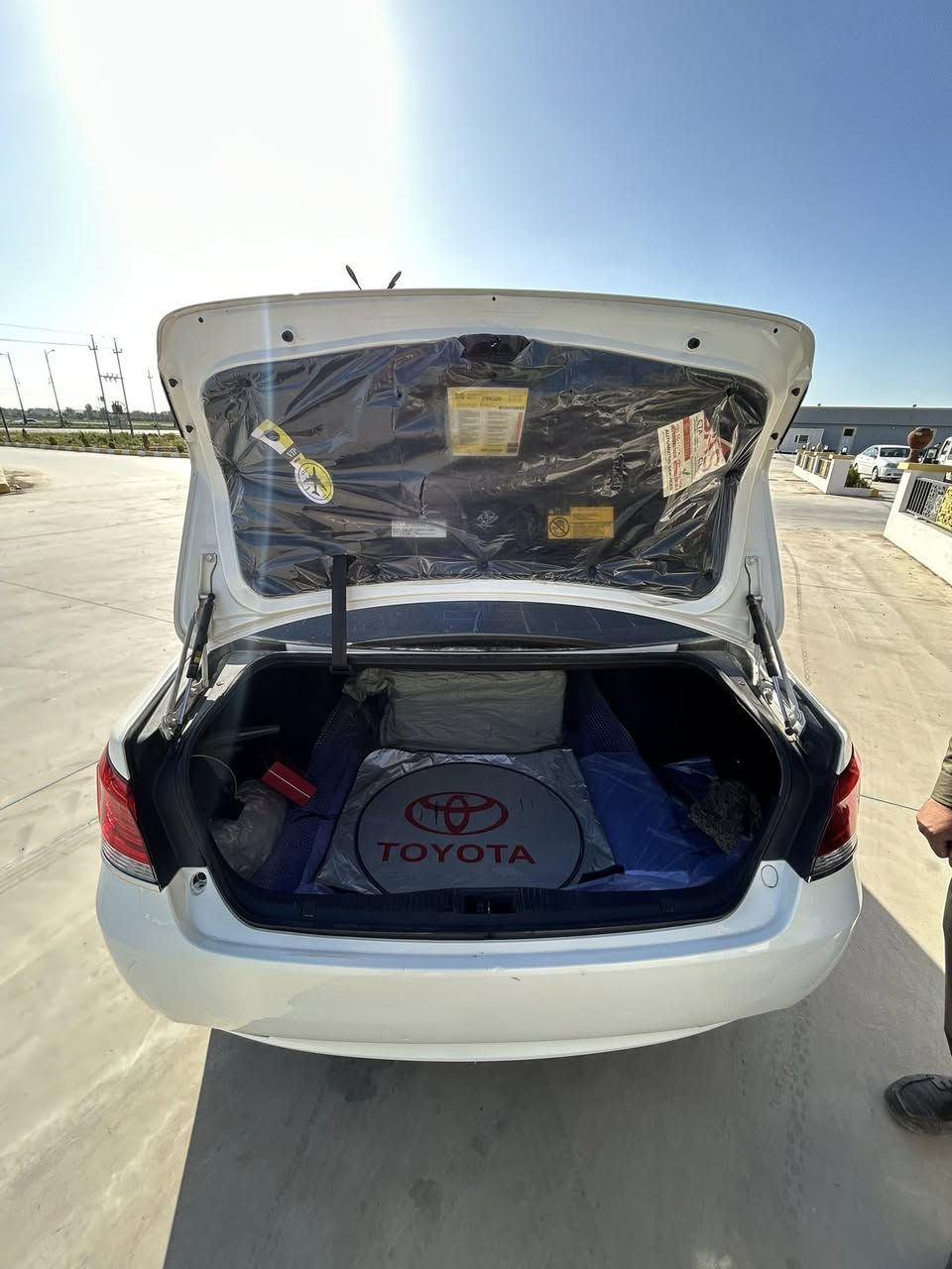 شاهینە رۆیال ٢٠١٦
ساخ ساخ
مواسەفات:چی مواسەفاتی یابان هەیە تێدا بەکار هاتووە فولە
وەسفی ناوێت لە وێنەکە زۆر جوان تر نەبوو نەتەوێت

بەس بۆنیتی سبوخە یەک نوقتەی تری نیە داعامی بۆ داعامی بەشەرت
رۆنی گۆراوە
٣مۆدی لێخورینی هەیە
شاشە گەورە
دەبل یکۆ
سپۆرت
کامیرە 
هەموو گیانی حاسایە
تەبریت مەرکەزی
چوار تایەی لۆک
دەرگای شەفت
کامل سێرفسی بۆکراوە
وةك سفر سفر وايه
کەلار
١٥٠$ مەجالێکی برایانە
***********
