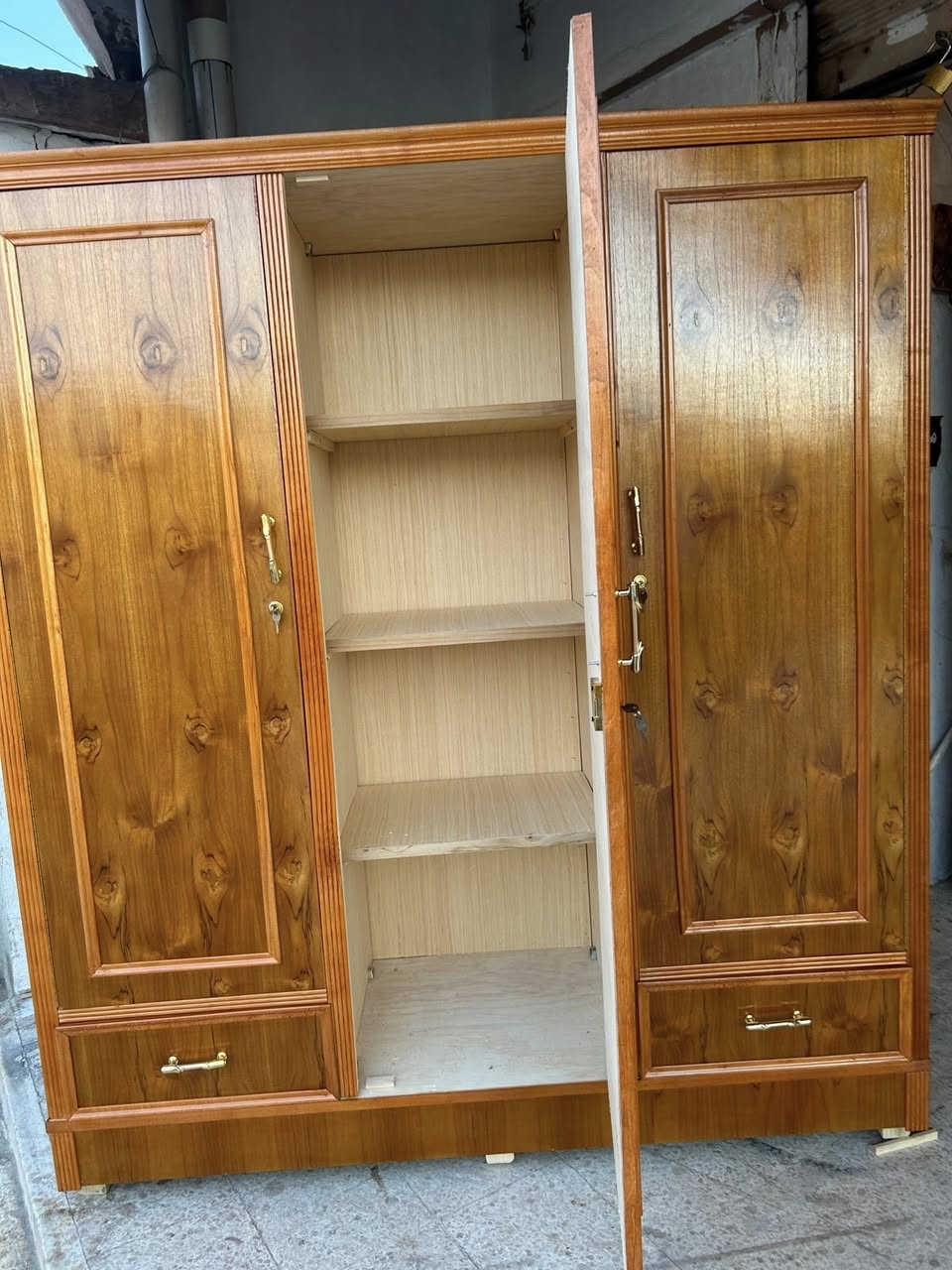 كنتور للبيع جديد فصال حديث ⭕️
3 باب صاج زان فصال تركي حديث شغل توصي ثقيل مو تجاري ضهر  جمبر منهوض عن الارض
للاستفسار الاتصال على الارقام
اسيا 📞(***********)
كورك📞  (***********)
عنواننا 
الحدباء معرض ابو حسون قرب مرطبات البحرين❄️⭕️
مستعدون شراء الغرف الصاج المستعمله والكناتير 👍🏻
