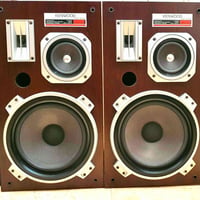 مكلف بالنشر قطعة نادرة جدا شبه جديدة صاحبها حيل محافظ عليها..  Kenwood...