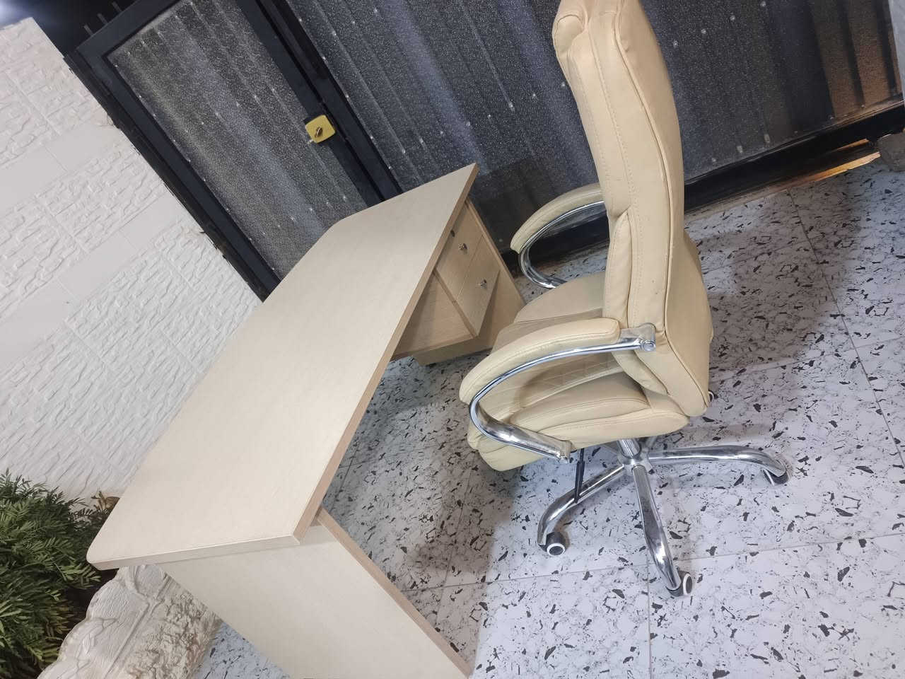 میز کورسی للبیع جدید مامستغدم مکان کرکوك شرای خابر بسعر  ***********__***********
