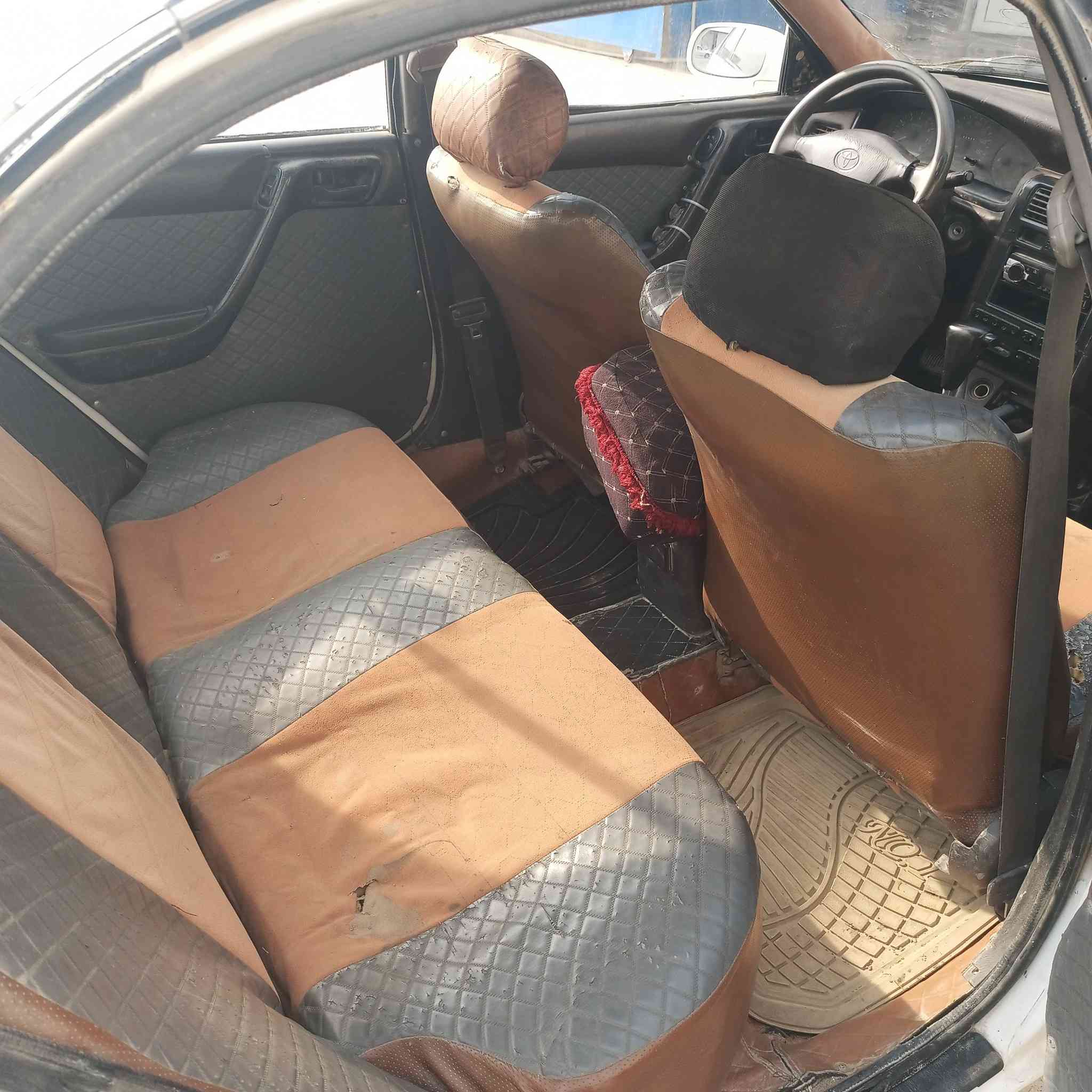 السلام عليكم كورلا فرخ بطه موديل 1994 السياره گص ومسجل شرط التحويل گير جديد محرك 18بدون صرف كهربائيات كلها شغاله طخم نضيف السعر 30ورقه عليها غرامات ينزلن من السعر مكانها ناحيه القياره للاستفسار الاتصال ***********
