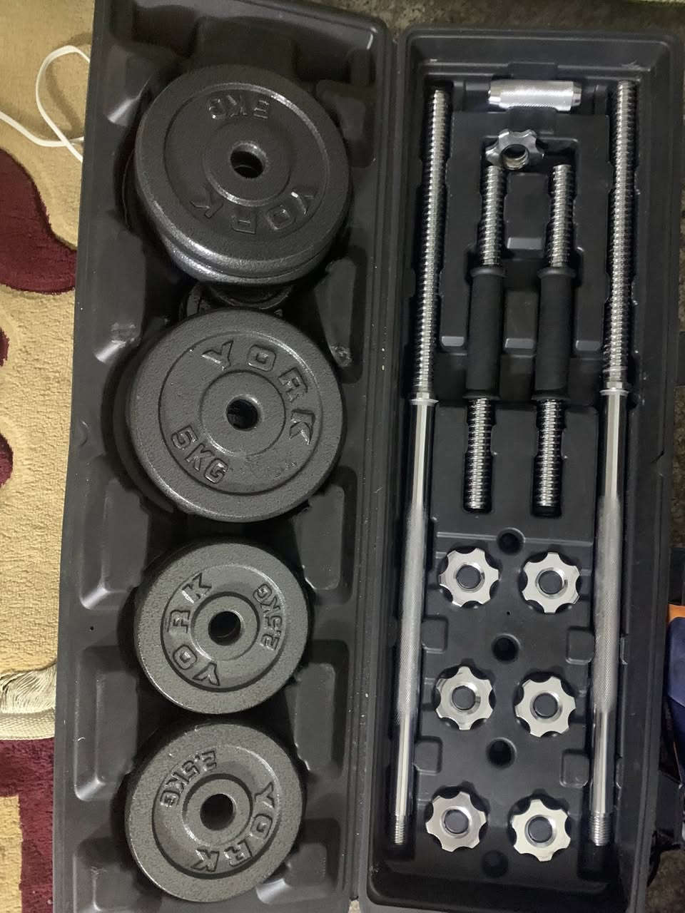 للبيع: طقم حديد (York) كامل مكمل – صالة رياضية ببيتك! 💪
يا شباب، اللي يريد يرتب جسمه ويترك عجز القاعات، عندي هاي الجنطة الرهيبة ماركة (York) الأصلية.

✅ حديد صب (مو بلاستيك) يعني يخدمك عمر.

✅ تحتوي على دمبلصات وبار طويل (شفتات) مع أوزان مختلفة.

✅ الجنطة مرتبة وسهلة الخزن و تحتوي على عجلات ل تسهل التنقل 

💰 السعر: 120 ألف دينار.

🤝 وبيها مجال للشراي (قفلها 115 ألف).

🚚 والتوصيل مجاني وين ما تكون!

للاستفسار راسلوني خاص.او على رقم ***********
