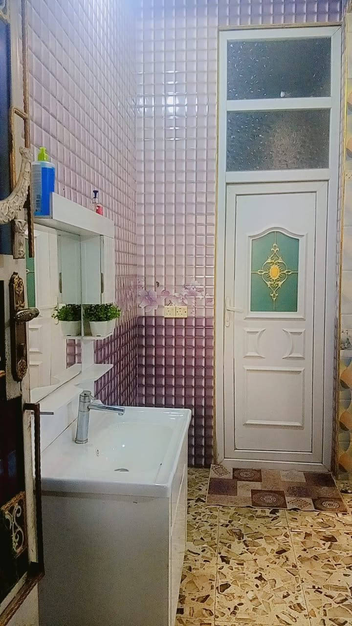دار للبيع – الحي العسكري
📍 خلف فرن مكصد، على تبليط
------------------------
🔹 الدار طابقين
🔹 المساحة: 150 متر
✅ الطابق الأول كامل:
🛏️ غرفة نوم
🛋️ صالة واستقبال
🍳 مطبخ حار وبارد
✅ الطابق الثاني:
🛋️ بيتونة وصالة جاهزة
⬆️ صاعد 180
🛏️ غرفتين نوم
🔨 باقي فقط كم ساف وصب
📞 للاستفسار الاتصال على الرقم:
***********
💰 السعر: مراسلة واتساب أو ماسنجر
________
🟣⭐للاٌســــتفسار⭐ 
اتصال او واتساب ماسنجر فقط
#مــن_لــديــه_عــقــار_تــجــاري_او_ســكــني_او_زراعــي_للــبــيــع_او_للايــجــار او مراوس بعقار ثاني 
#مـــراســلة_الــصــفـــحه_او_الارقــام_المــدرجــه_اعلاه
