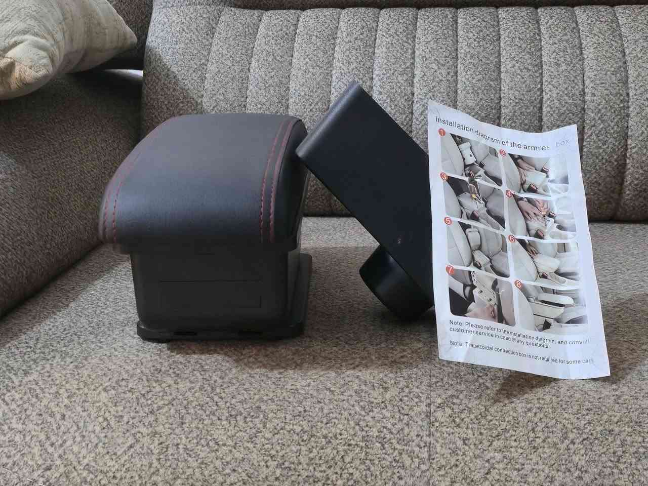 للبيع تكية (مسند يد) سيارة درجة أولى
​الحالة: جديد (باكيت)
​النوع: سلايت (تتحرك للأمام والخلف)
​المواصفات: جلد أصلي تطريز يدوي أحمر ديزاين فخم يضيف لمسة مميزة 
​المميزات: نوعية ثقيلة درجة أولى مو من هذا العادي وبيهه مجر خزن داخلي واسع
​الترهيم: تركب على الميتسوبيشي ميراج ونيسان صني وأغلب السيارات الصغيرة والمتوسطة (تجي وية قاعدة تثبيت ومخطط شد)
سعره ٢٠ الف ويا توصيل 
داخل الحله ١٥ 
كامل ملاحقات مكاني حله بابل 
***********
