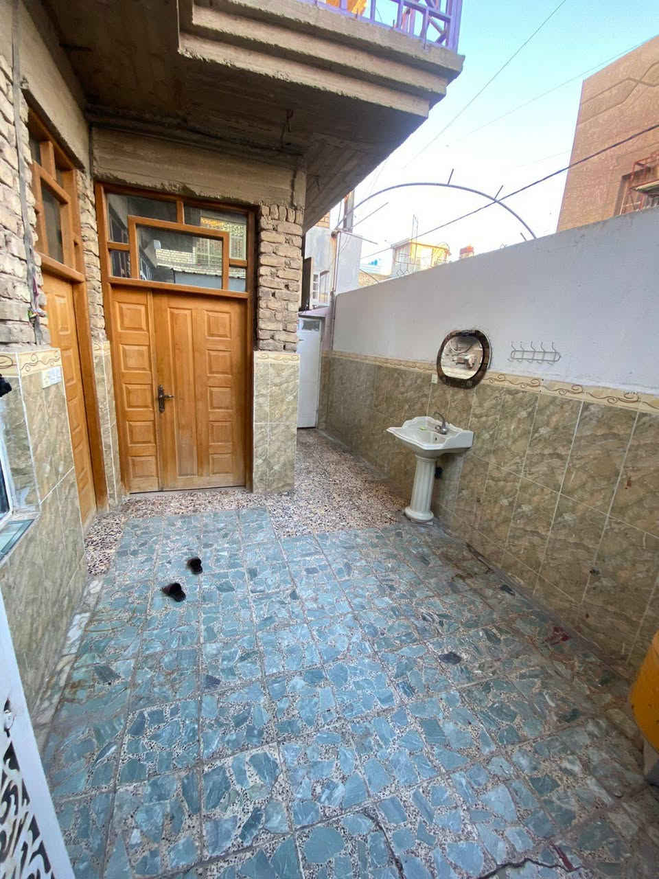 السلام عليكم
بيت للبيع بناء حديث مسلح درجه أولى
قطاع 48 الموقع ركن ثلاث طوابق الرابع صطح
الطابق الاول يتكون من استقبال +هول +صالة +منور +غرفة نوم +مطبخ حمام عدد ١ تواليت عدد2 الطابق الثاني يتكون من أربع غرف +صحيات الطابق الثالث يتكون من غرفتين كبار
للاستفسار الاتصال على الرقم *********** أو التواصل على الواتساب... فقط الشراي يخابر غير متواجد على الفيسبوك
