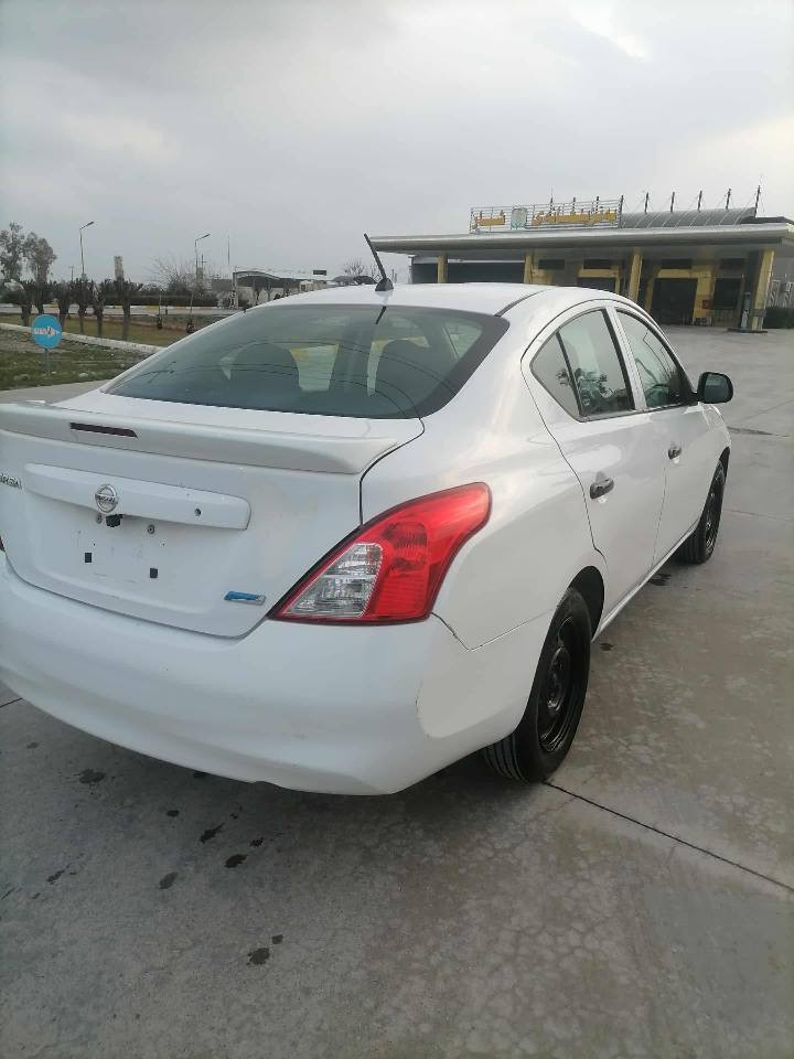 ڤیرسا 2014   //   ***********
بڕاوەی دوبەی
تۆماتیك
شاشە و کامیرە
قفڵ مەرکەزی
تەبرید سارد و گەرم
چوار تایەی لۆکی لەسەرە.
گێڕ و مەکینەی بەشەرت.
لێدرانی نیە بەشەرت پێش و پشتی کەپسە ..
بۆیاغی تەنیا شوێنی مووسەکانیەتی.
کامل مەسرەفی کراوە و دەعامی بۆدەعامی بەشەرتە.

نرخی     //    54 مەجال
بۆ پەیوەندی   //    ***********
ڤایبر وتساپ تیلگرام رانية, السليمانية
