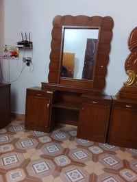 غرفة خشب صاج • مقاعد عشر • الشهداء