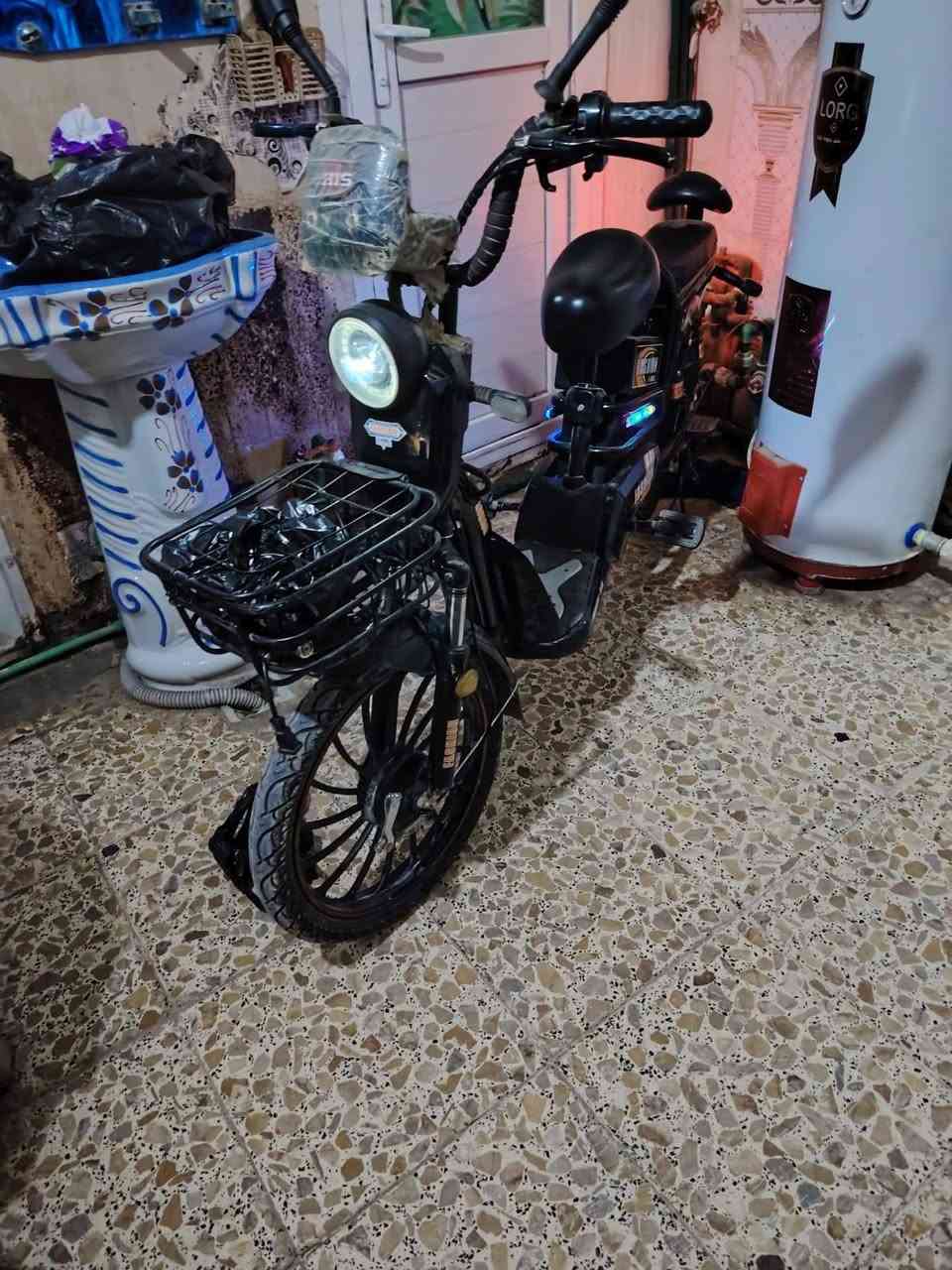 السلام عليكم
دراجه شحن للبيع بلوتوث وبصمه
نهضه مالتها قويه
النضافه نفس الي بصوره
الاستفسار لاتصال على رقم
***********
