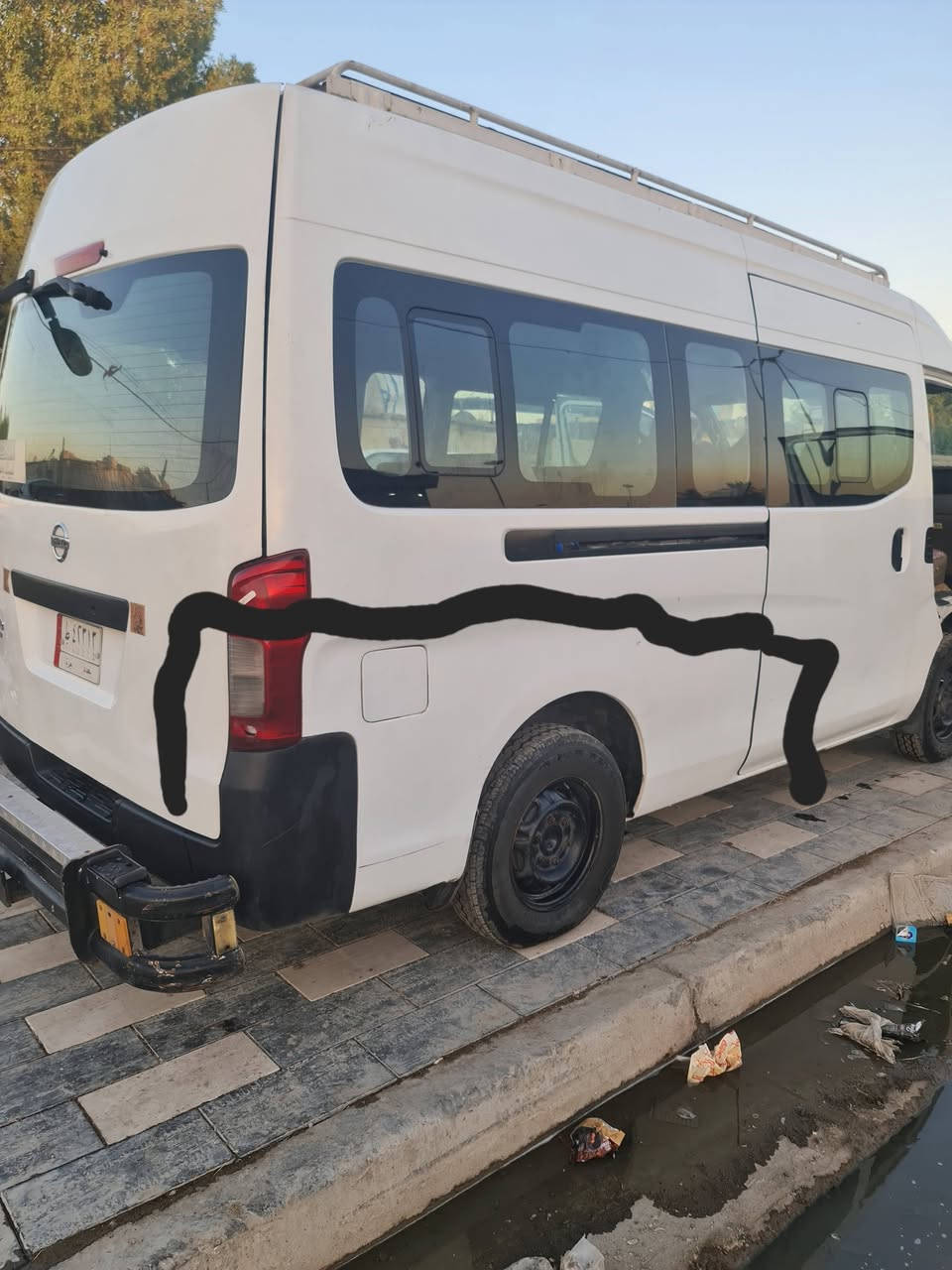 السلام عليكم للبيع نيسان اورفان موديل 2016 سياره صدر جديد امامي وخلفي ماكينه ما مفتوحه بيها تنقيص بيها بارد مضحه بالصوره سياره محموله استفسار ***********
