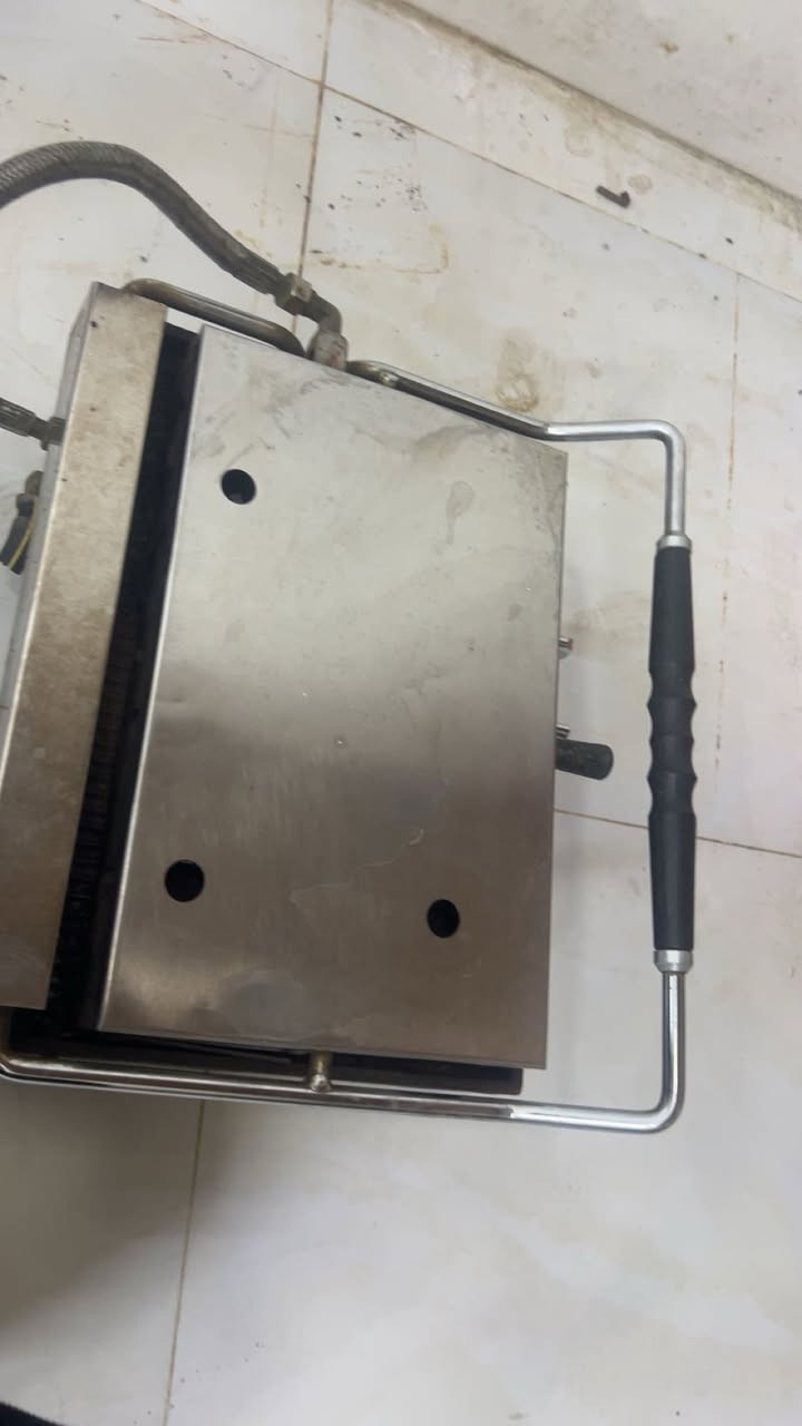 السلام عليكم
غراض مطعم للبيع اخو الجديد بأسعار مناسبه 
كابسه صاج + عجانه
للاستفسار الاتصال على الرقم 
***********
