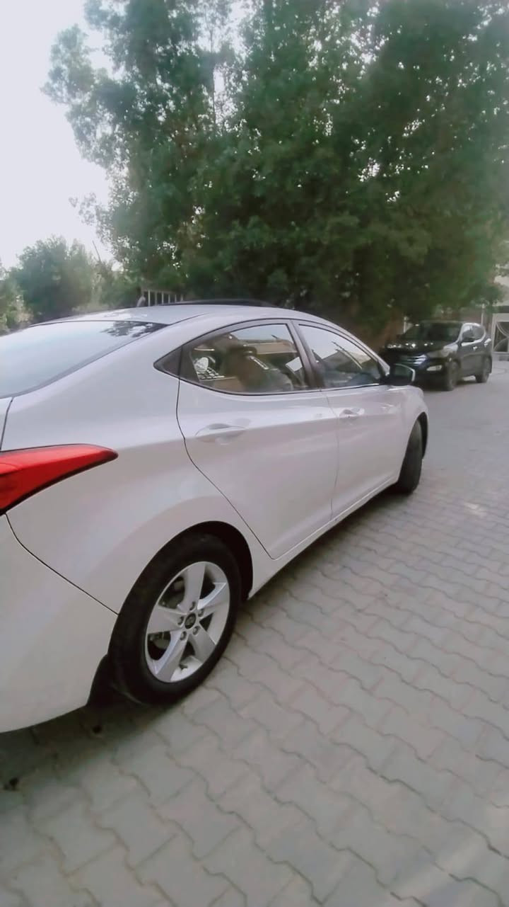 سلام عليكم لانتر مديل 12 بصمه 
فتحه 1800 فول مو صفات سعر 100,8 مع مجال *********** ماتوجد ع فيس
