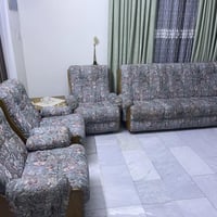 تخم للبيع عشر مقاعد خشب بلوط وللتفاصيل ع الرقم ‭٠٧٧٣ ٦٢٤ ٦٦٥١‬  ىبي وا...
