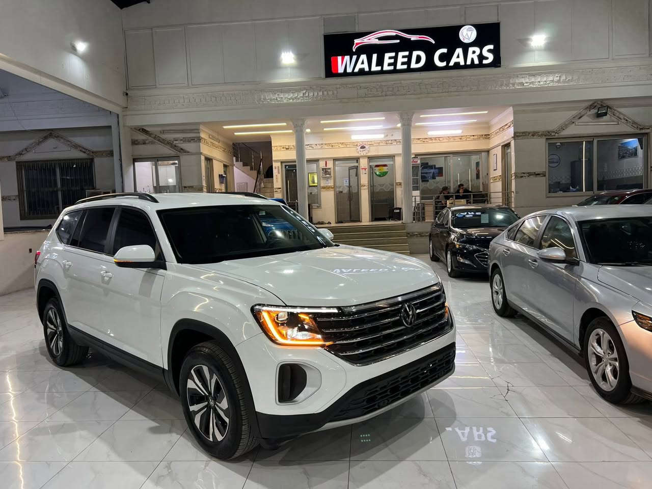 � فولكس فاغن أطلس 2024 SE فول مواصفات
✨ سيارة عائلية فخمة ومريحة جداً

🔹 محرك 2.0 لتر تيربو (قوي واقتصادي)
🔹 قير أوتوماتيك 8 سرعات
🔹 7 ركاب (3 صفوف)

🔸 المواصفات:
• شاشة كبيرة حديثة
• Apple CarPlay + Android Auto
• كشنات جلد
• كشنات حار 🔥 / بارد ❄️
• تدفئة دركسون
• مقاعد كهرباء + ميموري
• فتحة سقف بانوراما
• تشغيل بصمة + دخول ذكي
• كاميرات + حساسات
• رادار + مثبت سرعة
• باب خلفي كهرباء
• مكيف أمامي وخلفي

⚠️ بدون ايرباك
📍 تترقم شمالي

💰 السعر: 255
💰 بيه مجال بسيط

📞 ***********
