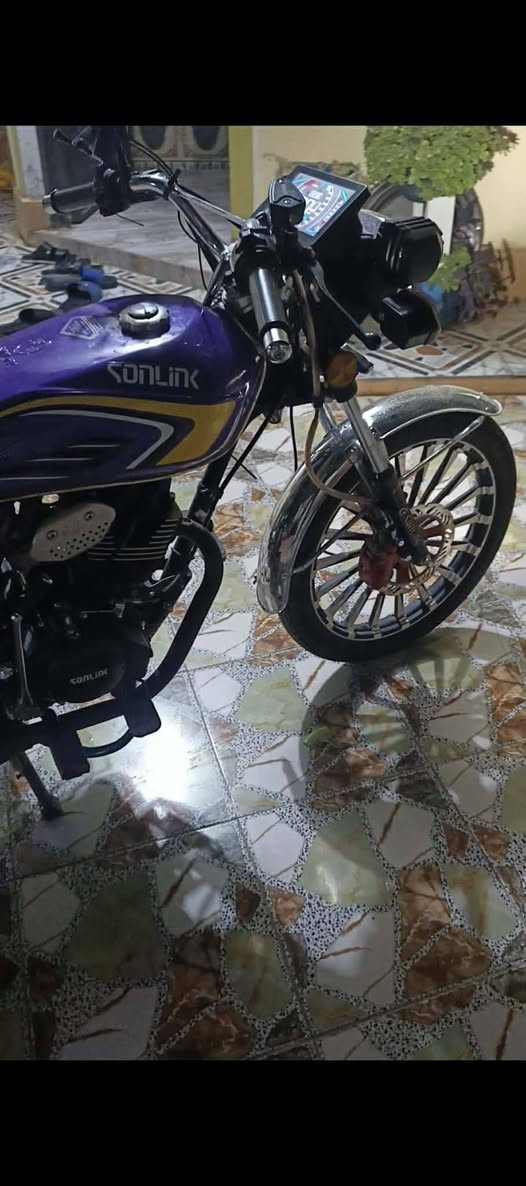 دراجه سيفون للبيع كاملا مكمله موديل 25 مابيه اي نقص ما بيها 
مكان ديالى سراجق 
***********
