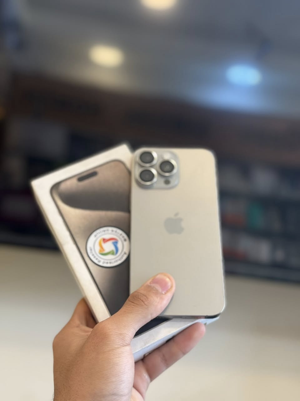 15 برو ماكس 
بطاريه 85 
ذاكره 256 
جهاز نضيف 
ماستر شرق اوسط 
كامل ملحقات 
سعره 960 الف
عنواني بغداد السيديه 
***********
