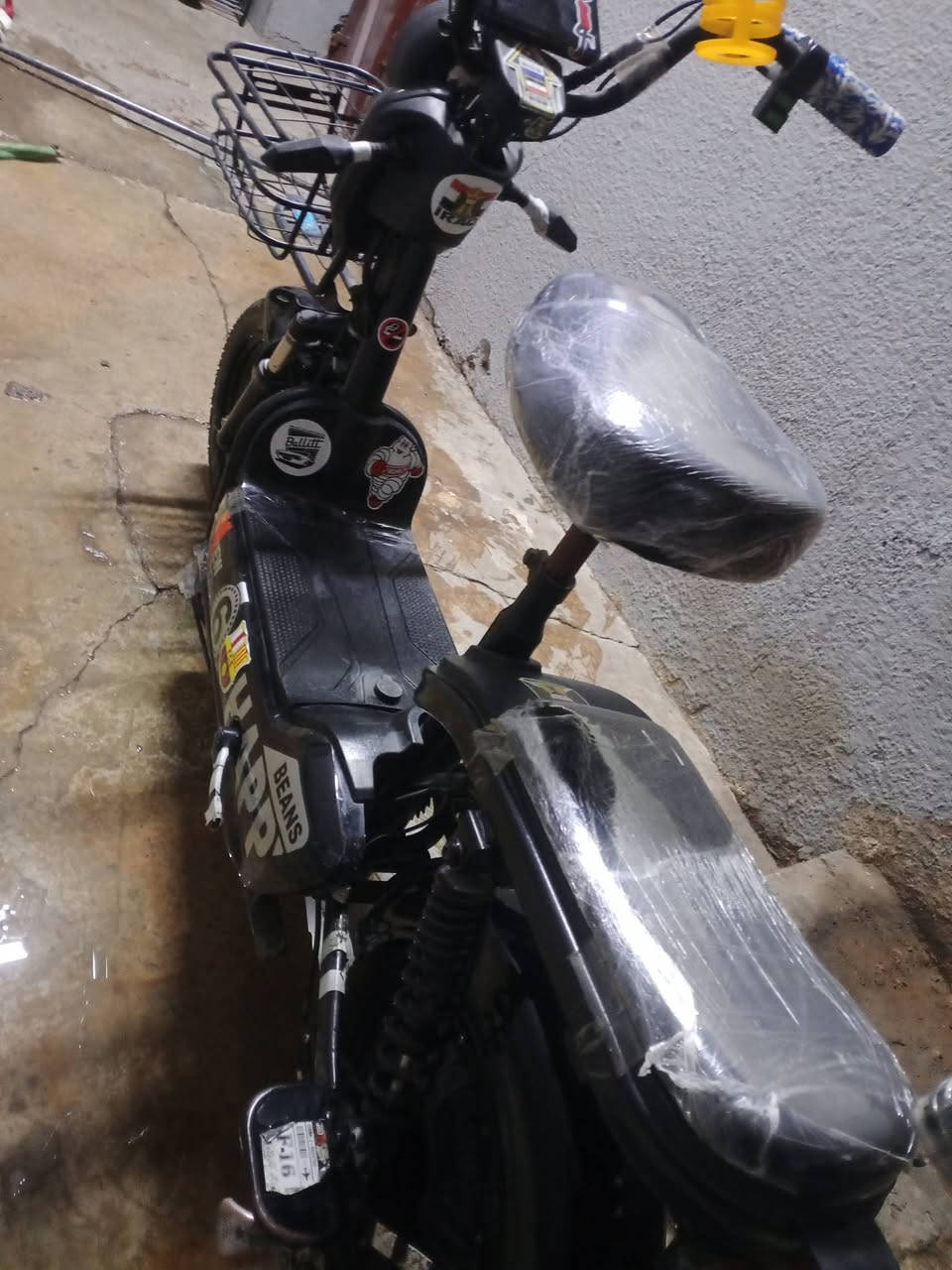 سلام عليكم درجة شحن لبيع حجم 14درجة نظيف فول بريكات امامي خلفي موجود تايرات جديد  شغال موصفات سويج كارت بصمه كلشي اكو سعره 225بيه مجال رقم ***********
