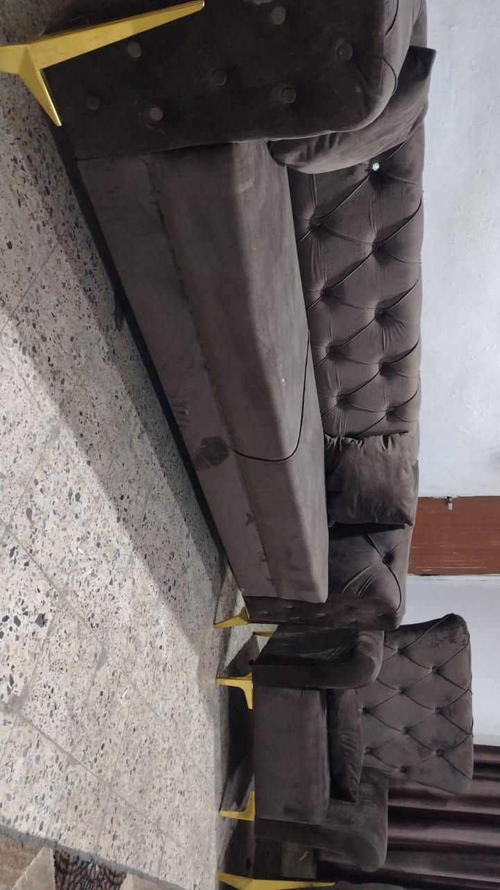 تخم 10 مقعد 💺 أخو جديد مستعمل قليل نضافه فوووول تسكام ثكيل تكمه تفحص وتأخذ سعر ,325, بي مجال مكان لبياع *********** يوجد واتساب
