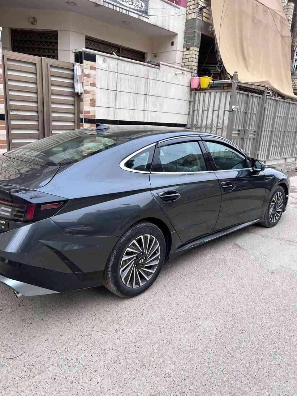 سلام عليكم للبيع سوناتا 2025 هايبرد فول مواصفات ماشية 18 الف   ماعدا فتحة السقف حادثها جاملغ خلفي مكان السيارة بغداد العبيدي حي رئاسة شارع 20 السعر 180 وبيها مجال بسيط جدا
للاستفسار ***********
