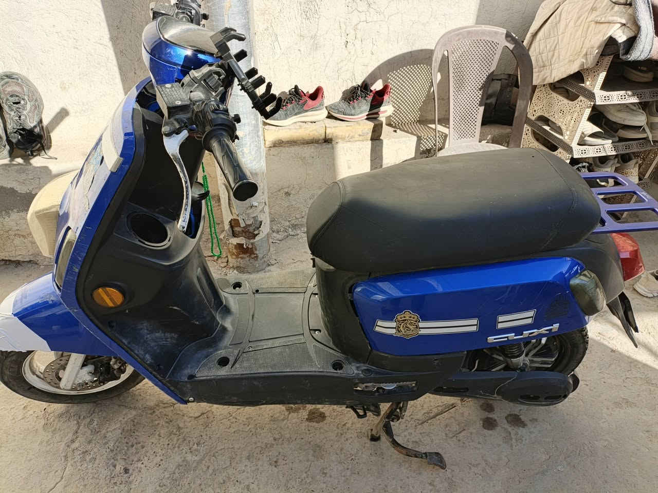 السلام عليكم دراجه شحن نوع بوليس مسطره بطاريه ليثيوم فوسفات الحديد دراجه شوي بيها شخوط بلكفرات تمشيك 
بلسرعه الاول 120كيلو والسرعه الثانيه تمشيك 100كيلو والسرعه 3تمشيك 80كيلو نضافه الدراجه موضع بلصور بريكات عنبار ملف الدراجه1500 بطاريه 78بولط و32امبير بيها شلعه تخبل ضمان بلبطاريه سنه والبطاريه تمشيك تقريبن3سنوات عدد دورات الشحن50 السعر مليون وبيها مجال لحد يكسر بلسعر مكاني بغداد البلديات الصحفيين 
رقم: ***********
