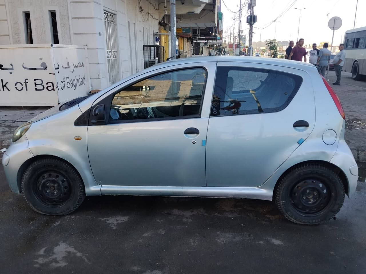 السلام عليكم
BYD f0 موديل 2012
مكينه وكير خير من الله بلادي سياره بدون ضربه وبدون حادث بيها سونار بس فقط خياسات مصلحه ومثل ما موضح بلصور تبريد جان يشتغل بس انزرف الراديتر مال تبريد يرادله تبديل
 رقم جديد هزه جديده سنويه بأسمي ماشيه ١٦٠ 
رايدها ب ٢٩ وبيها مجال عنوان البياع
*********** واتساب متوفر

